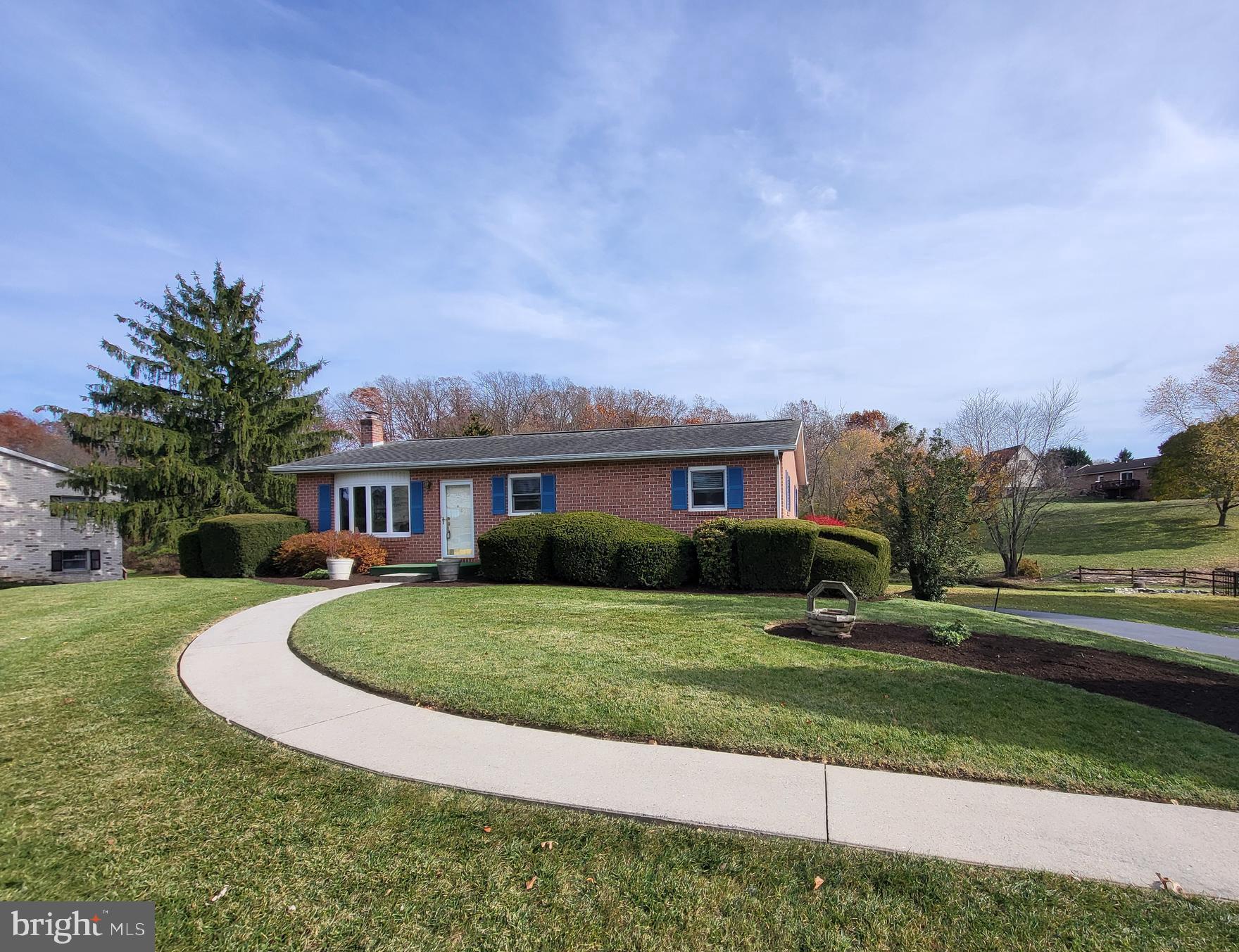 a view of a house with a yard