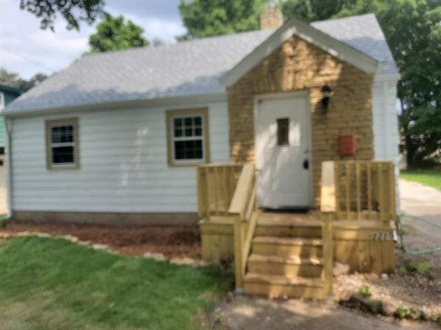 a front view of house with yard