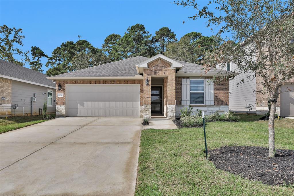 A charming single-story home with excellent curb appeal, featuring a well-maintained front lawn, a welcoming entryway, and a modern facade in a peaceful community setting.