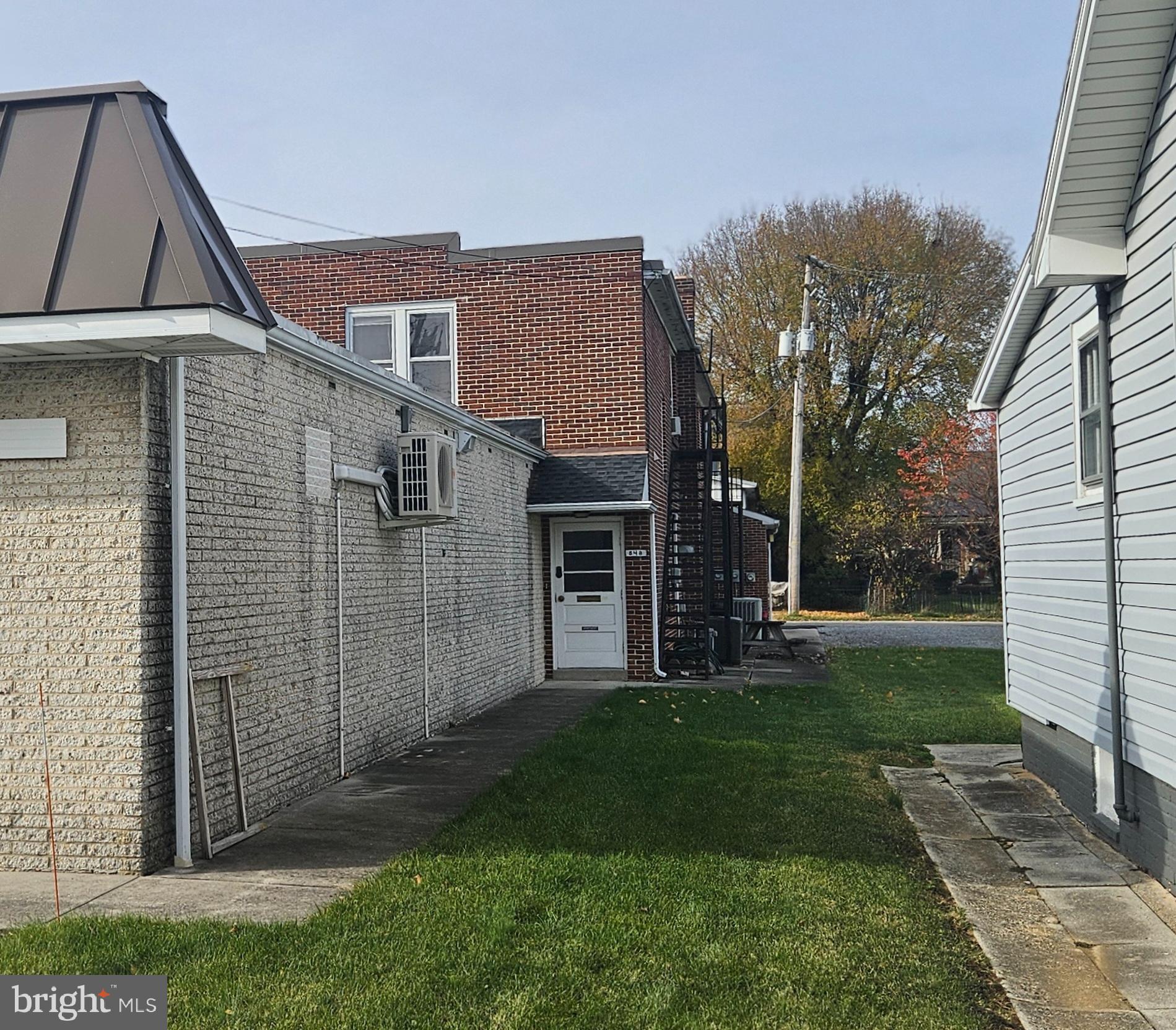 a view of a back yard of the house