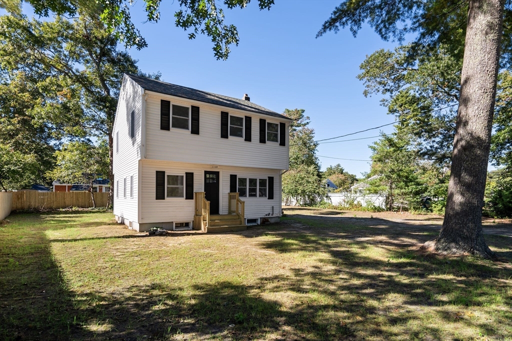 a front view of house with yard