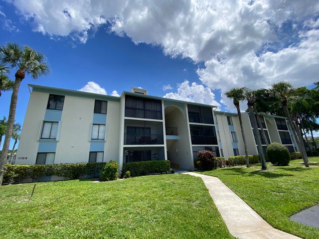 $178,900 | 1105 Green Pine Boulevard, Unit D3 | The Villages of Palm Beach Lakes