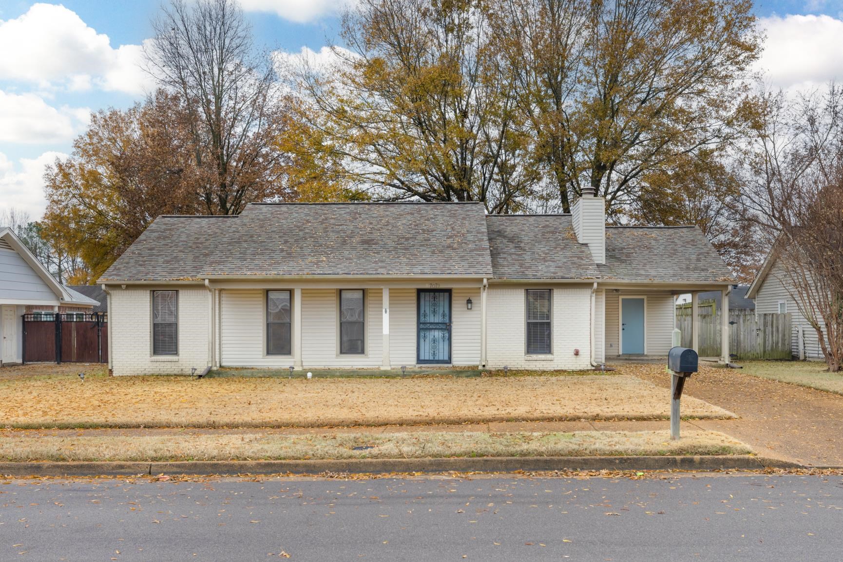 View of front facade with a front lawn