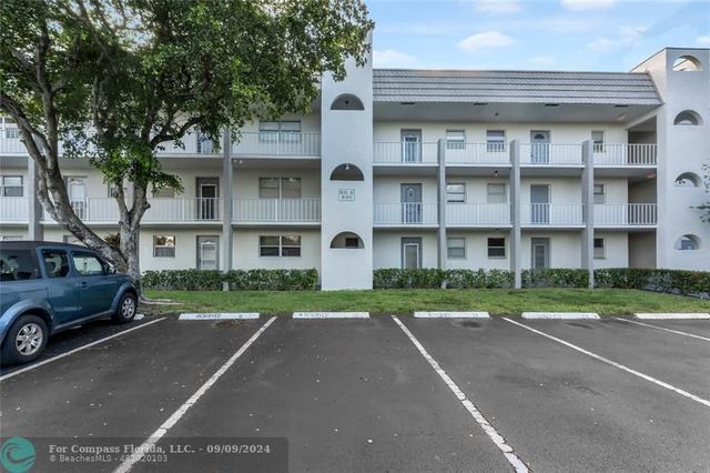 $2,200 | 8100 Sunrise Lakes Boulevard, Unit 303 | Sunrise Lakes