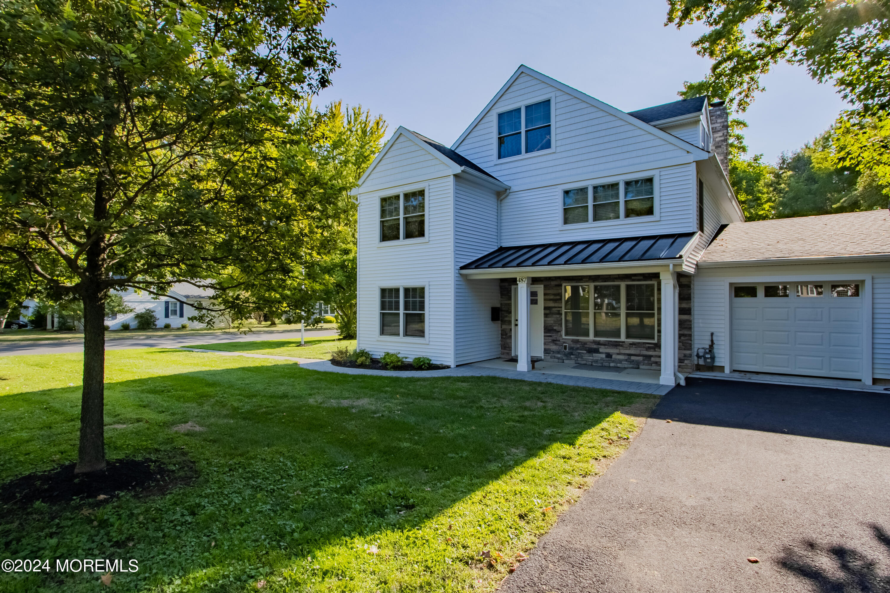 a view of a yard in front of house