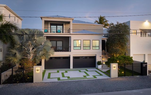 $4,300,000 | 22 Floral Avenue