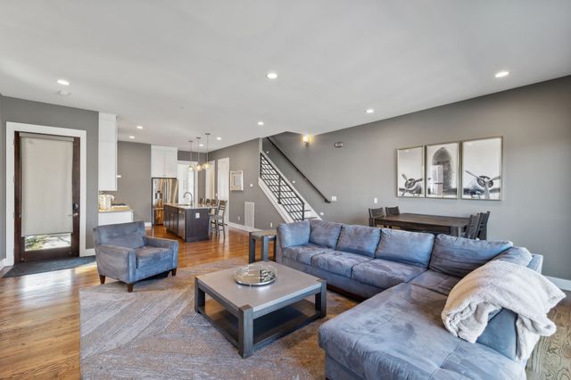 $1,060,000 | 120 9th Circle South | Edgehill