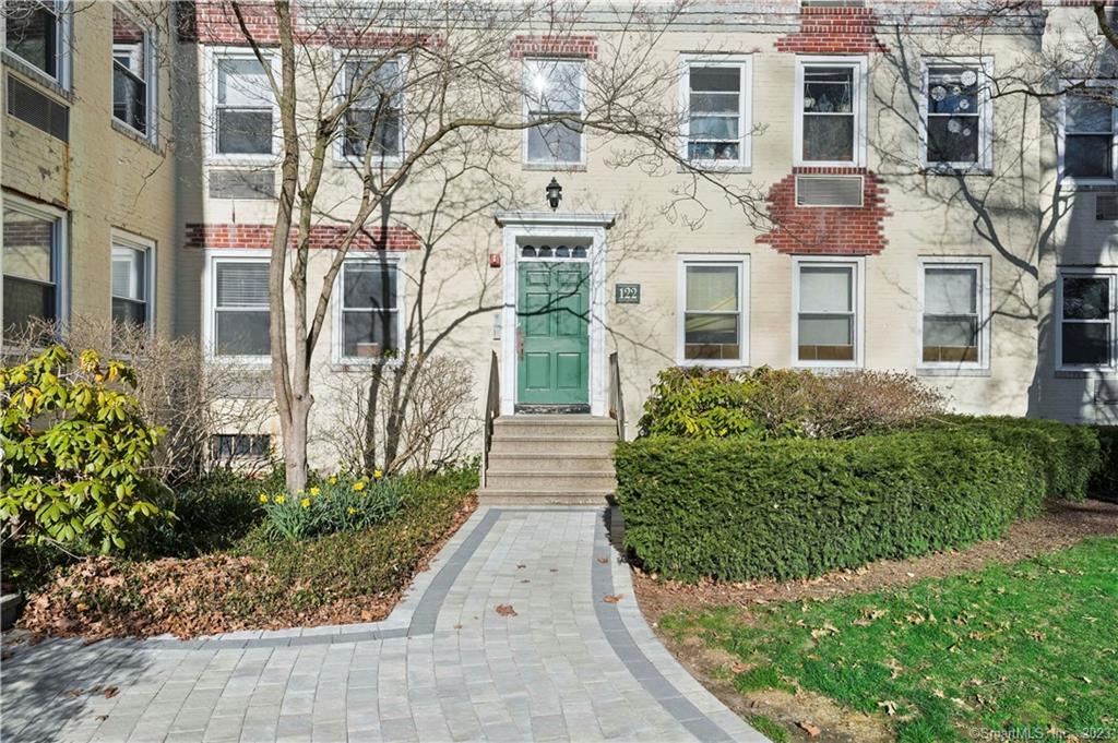 39 Glenbrook Road, Unit 2B, Stamford, CT 06902