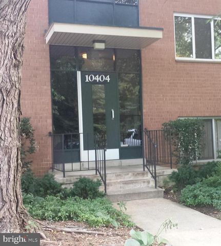 $2,300 | 10404 Rockville Pike, Unit 302 | Grosvenor Park Condominiums