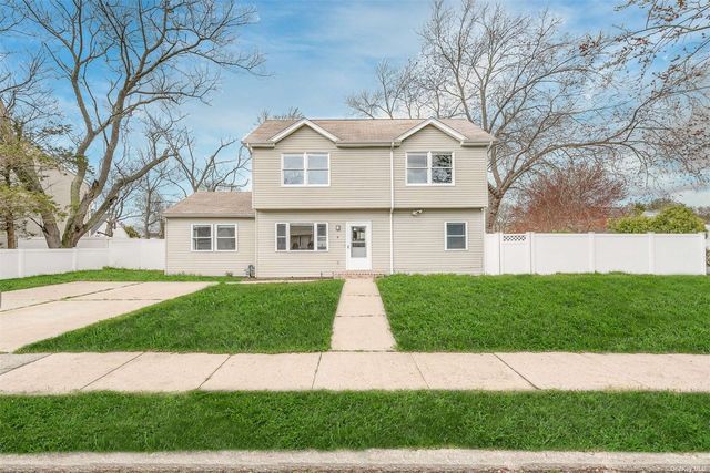 $635,000 | 8 Pine Street | Central Islip