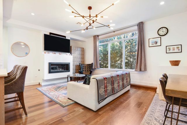 $2,095,000 | 79 Eagle Street, Unit 1R | Greenpoint