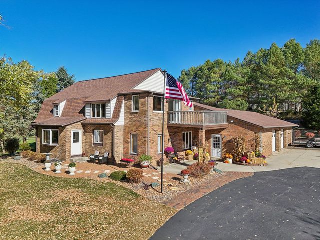 $899,999 | 9080 Hickory Drive | Kewaskum Town