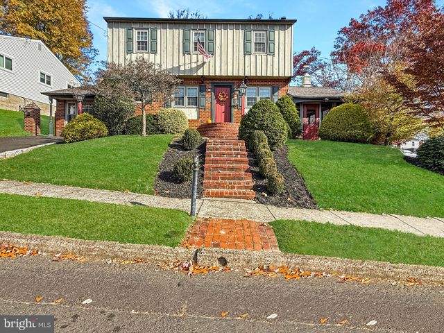 $550,000 | 3003 Turner Avenue | Roslyn