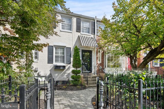 $949,000 | 1121 Powhatan Street | Old Town