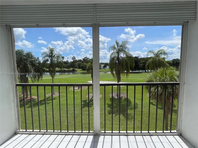 $2,200 | 16300 Golf Club Road, Unit 309 | Bonaventure