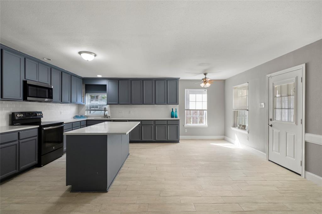 The kitchen is the heart of the home & this kitchen is a perfect example!