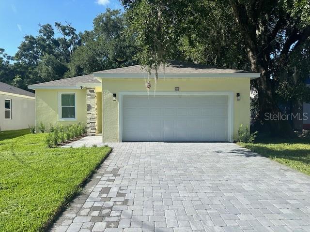 a view of a house with a yard