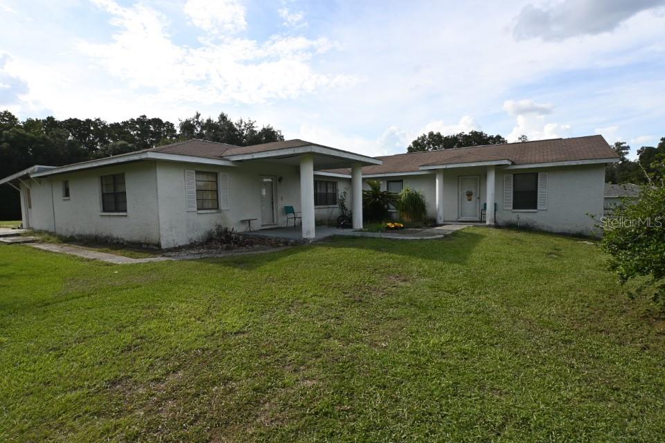 a view of a house with a backyard