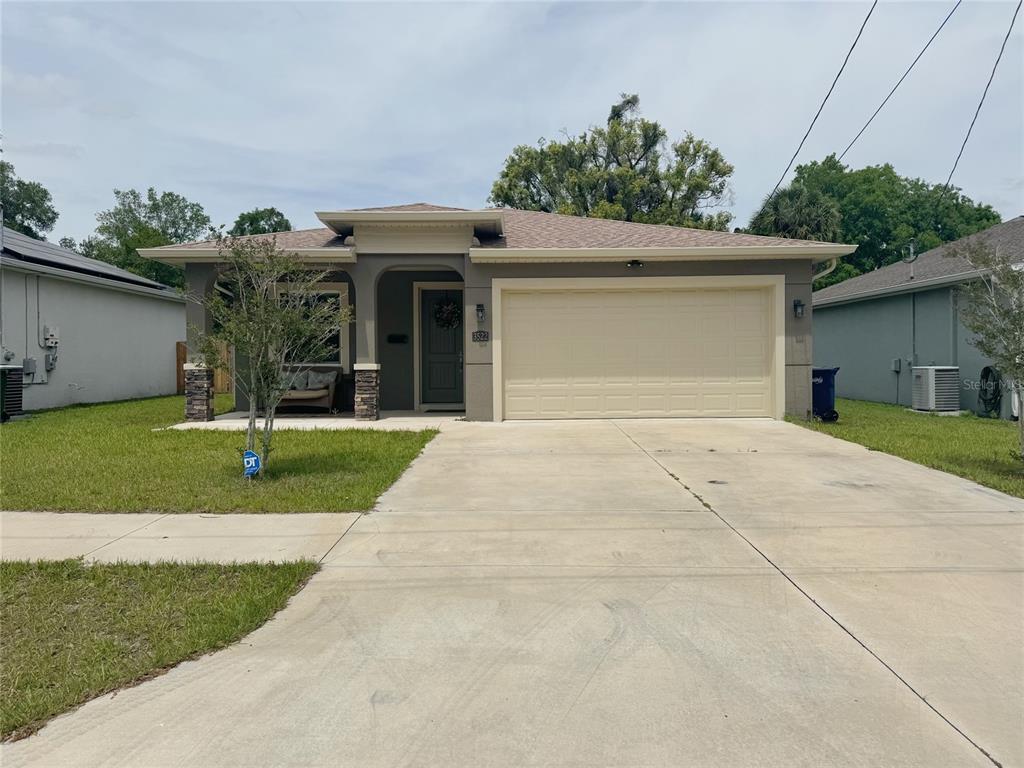 a view of a house with a yard