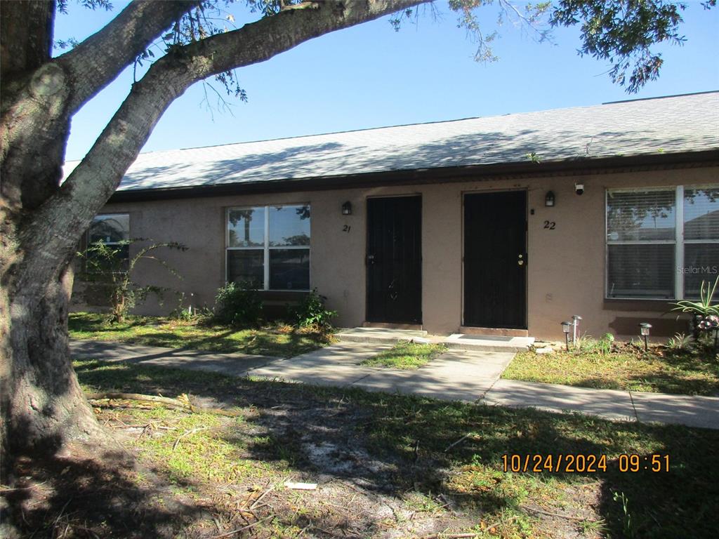 a view of a house with a yard