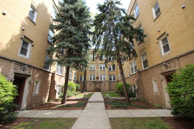 $359,900 | 3921 West Addison Street, Unit 2B | Avondale