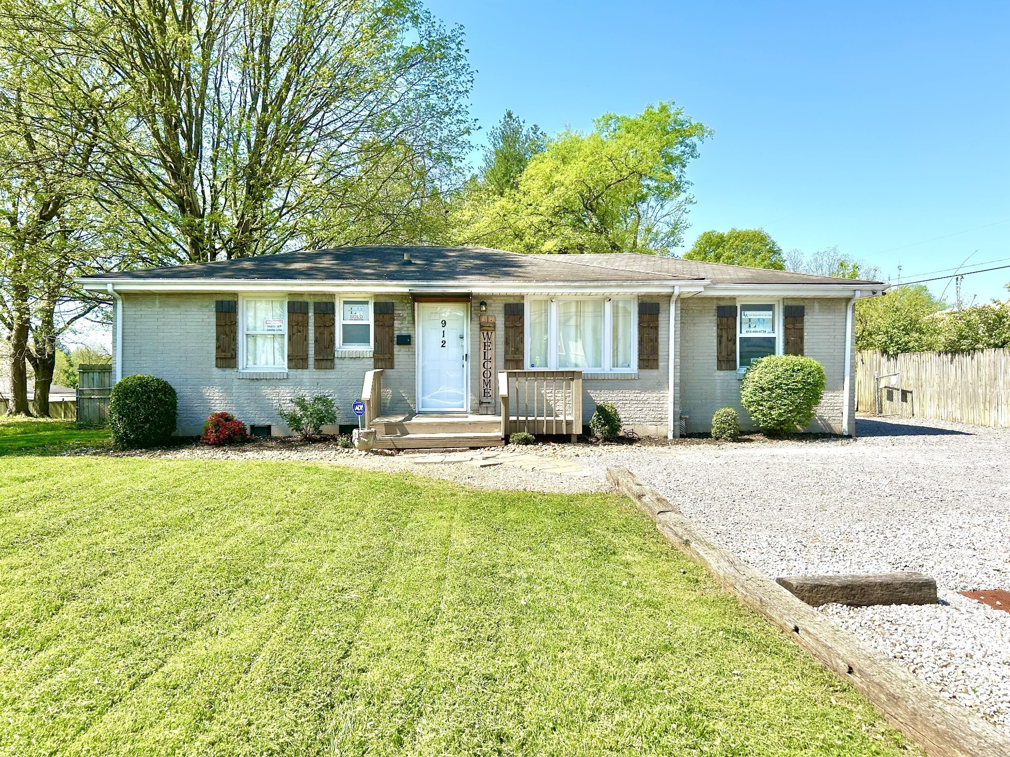 Welcome to this cozy vintage cottage, one story living, in the heart of Metro Nashville in the quaint city of Old Hickory. Just a15 minute drive to downtown Nashville. Well maintained, current owner resided here 16 years. It’s an amazing location.