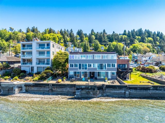 $2,200 | 4027 Beach Drive Southwest, Unit 8 | Alki Point