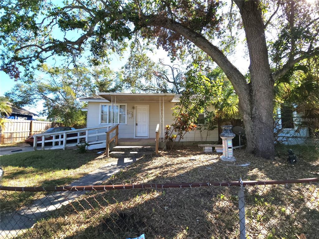 a view of a house with backyard and sitting area