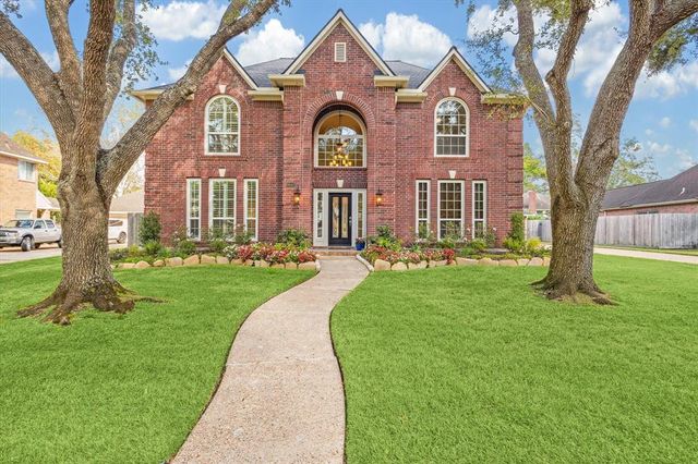 $654,000 | 1807 Parkview Drive | Eagle Lakes