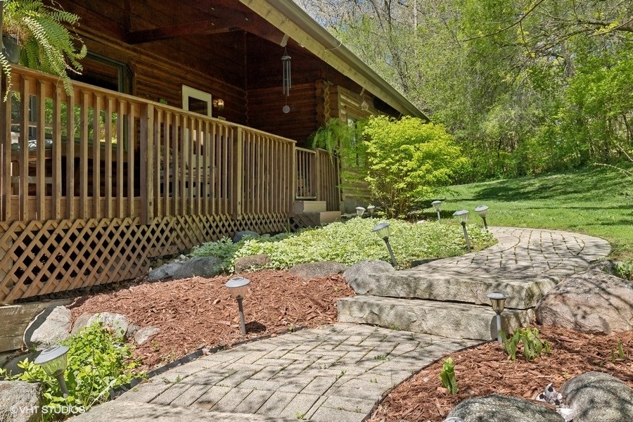 a view of a backyard with pathway