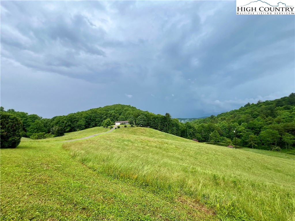 a view of a field with an empty space