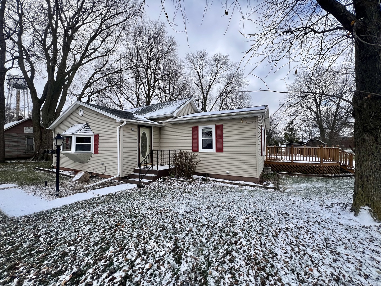 a view of a house with a yard