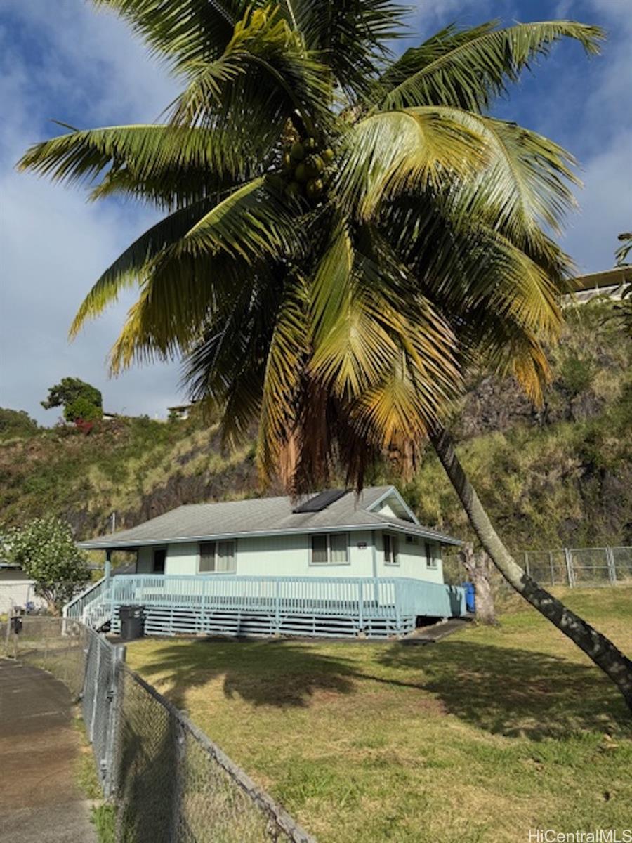 a view of a house with a yard