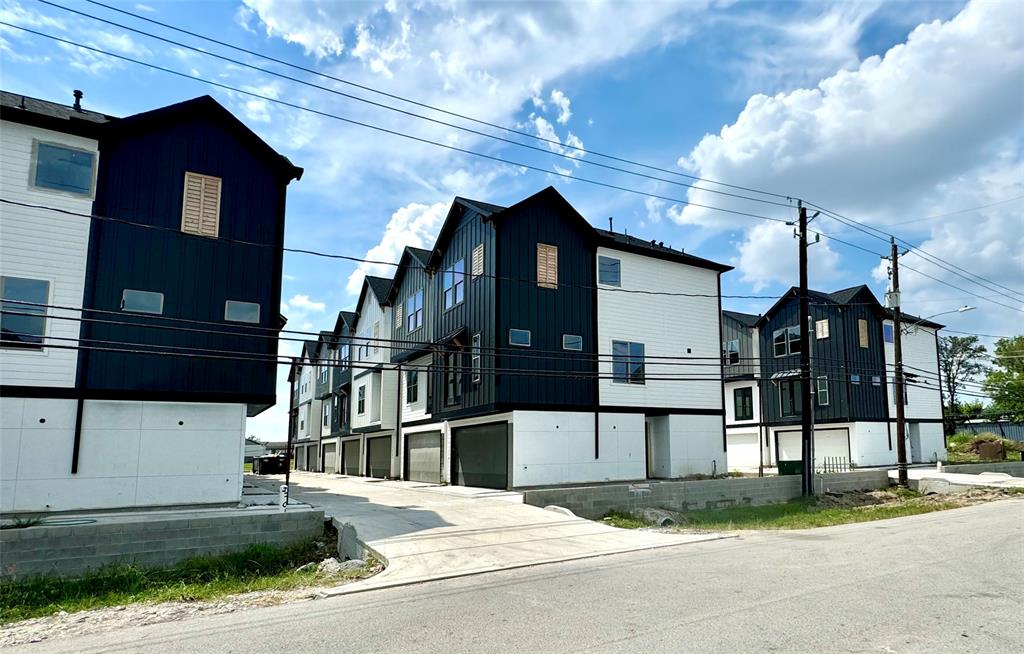 a view of residential houses with street view