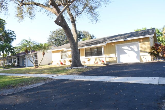 $3,300 | 9529 Saddlebrook Drive | Boca Gardens