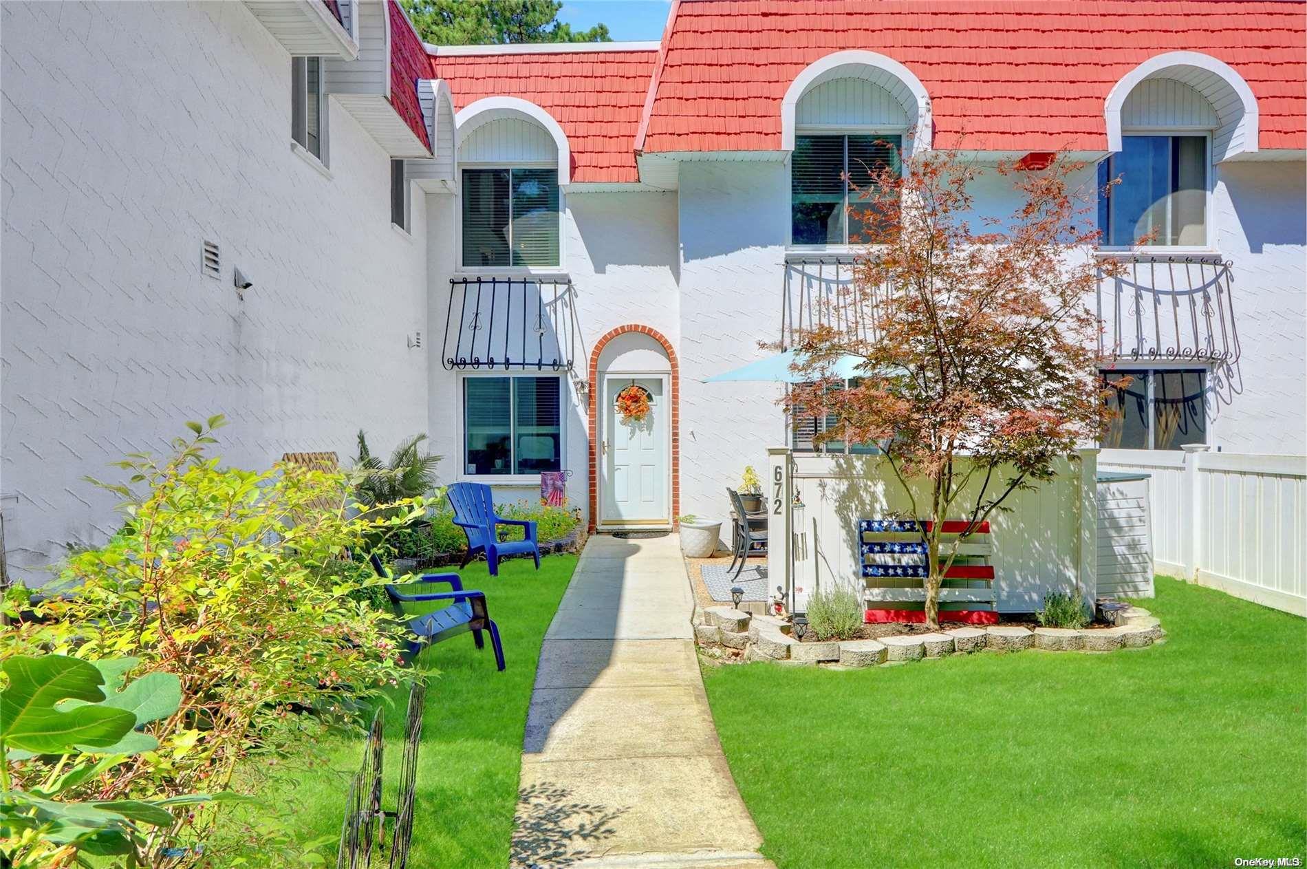 a front view of house with yard