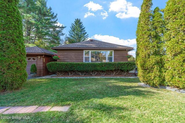 $349,900 | 21 Pine Knoll Road | Berne