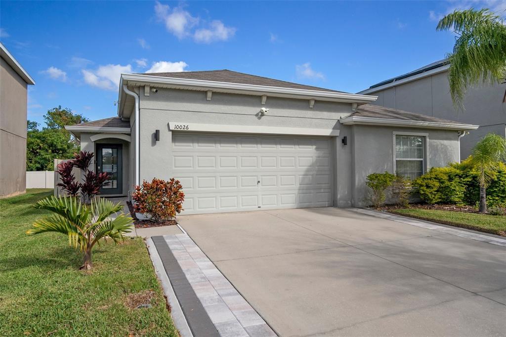 a front view of house with yard