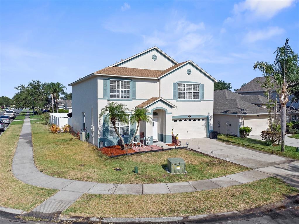 a view of a house with a yard