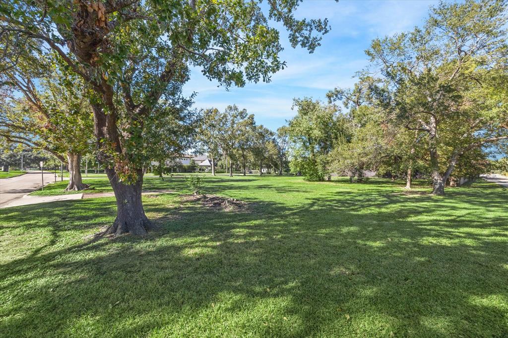 This enormous Tanglewood lot boasts mature deciduous and live oak trees sprinkled around its perimeter creating an established aesthetic for your newly constructed dream home in one of Houston's most desirable neighborhoods.