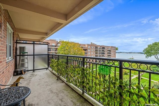 $350,000 | 162-41 Powells Cove Boulevard, Unit 5C | Beechhurst