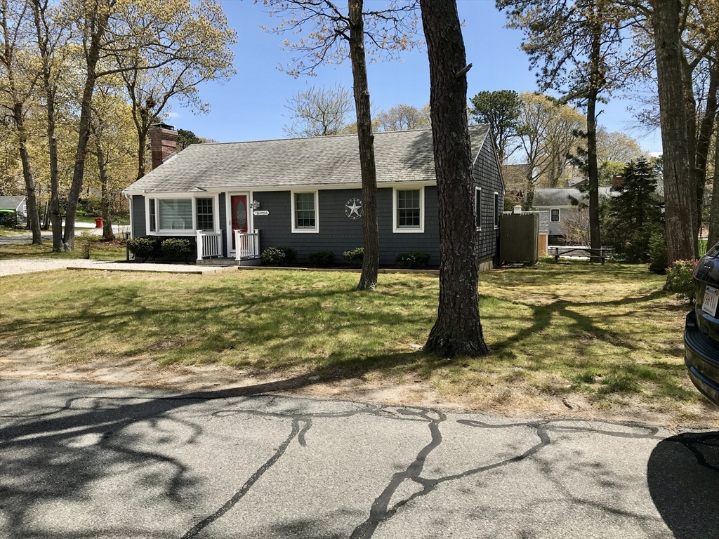 a view of a house with a yard