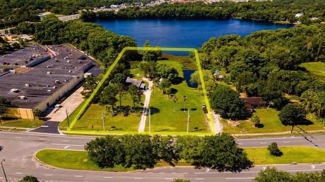 $2,999,999 | 275-301 West Lake Mary Boulevard