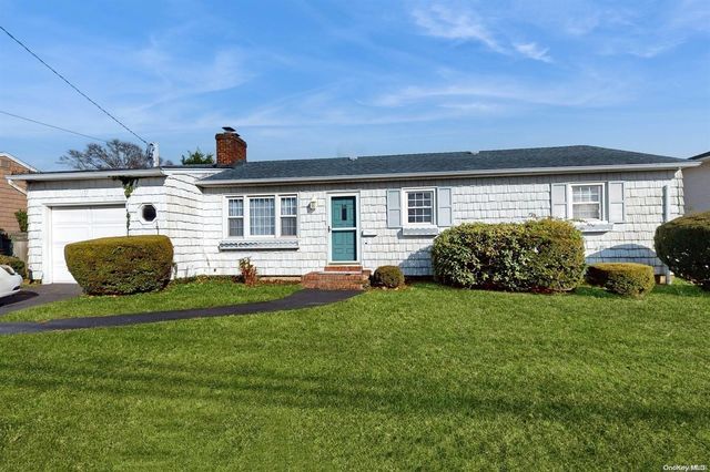 $625,000 | 15 South Bay Drive | East Massapequa