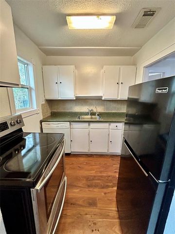 $1,235 | 6213 Brady Street | Oakland Place