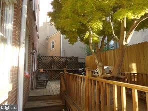 a view of a pathway of a house with wooden fence