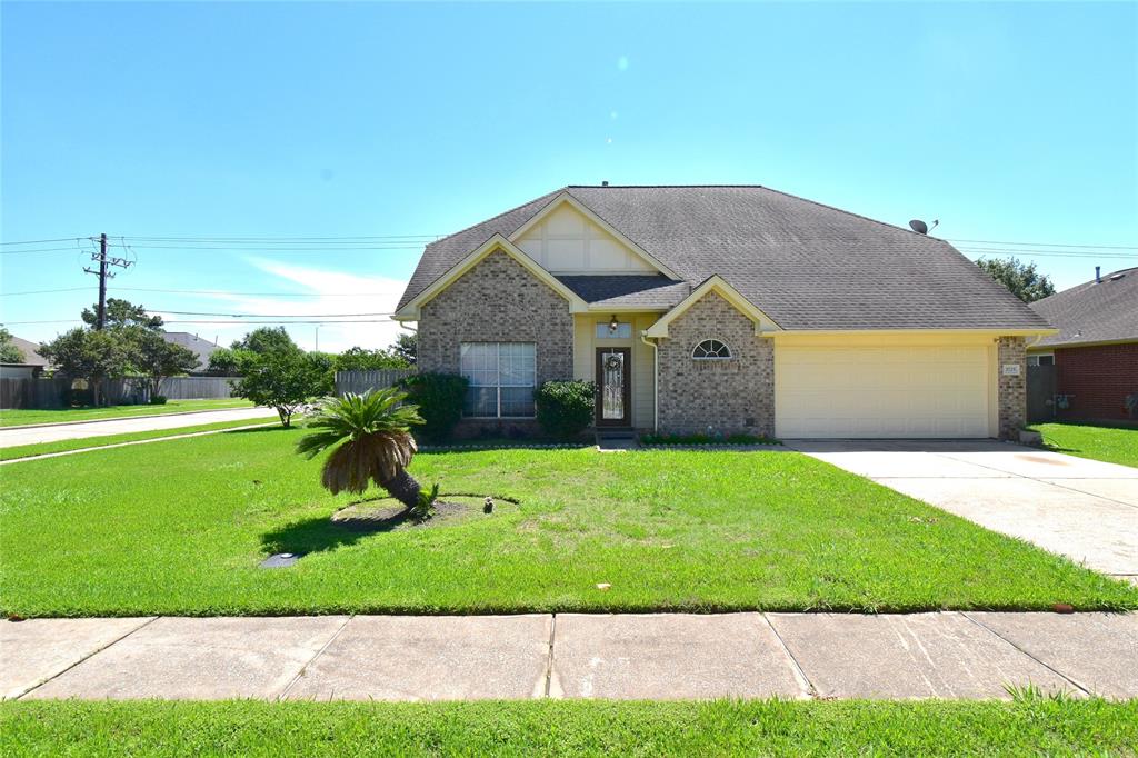 a view of a house with a backyard