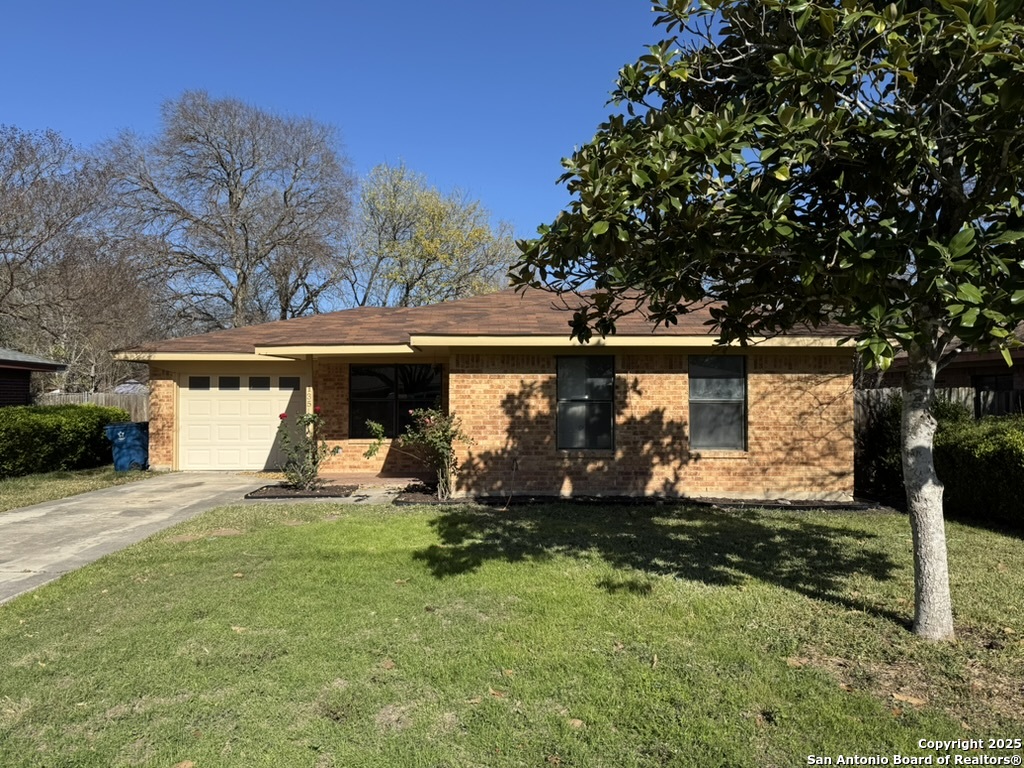 a view of a house with yard and tree s