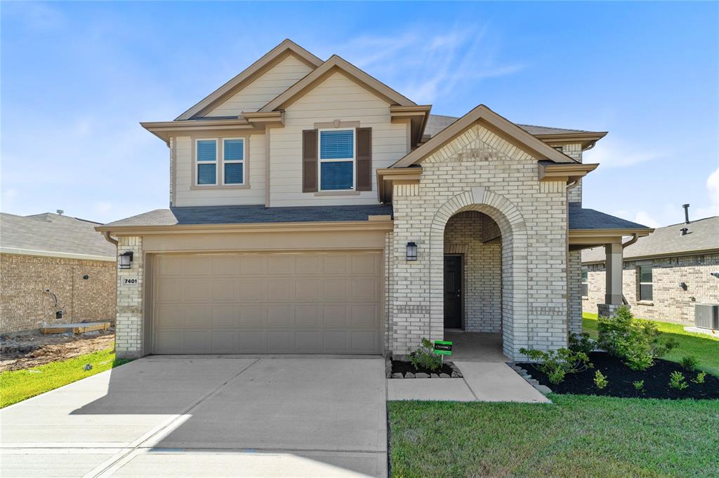 Welcome home to 7401 Donnino Drive located in Vida Costera and zoned to Dickinson ISD!