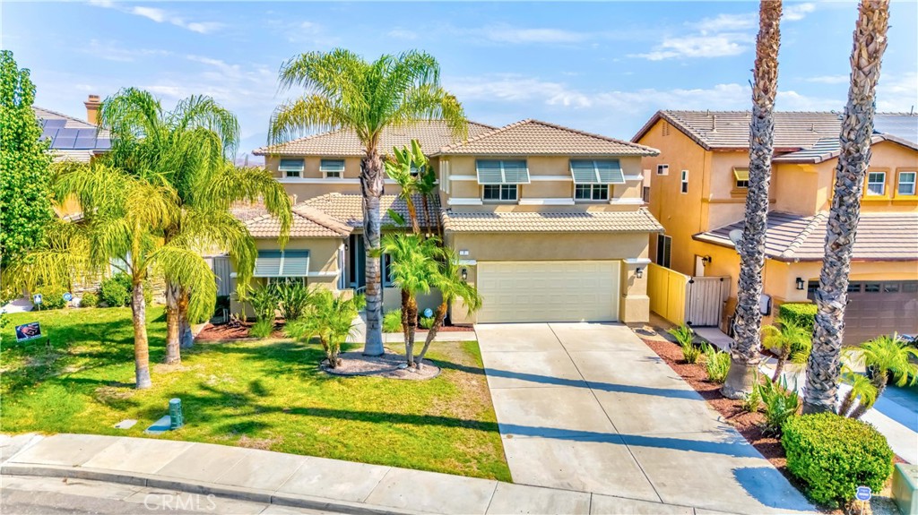 a view of multiple houses with a yard